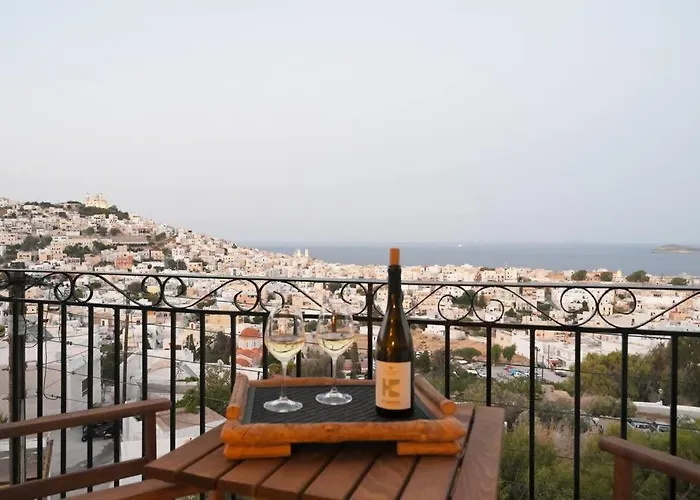 απεριόριστη θέα δίπλα στην πόλη * Ano Syros