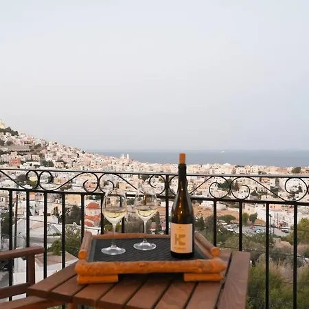 απεριόριστη θέα δίπλα στην πόλη * Ano Syros